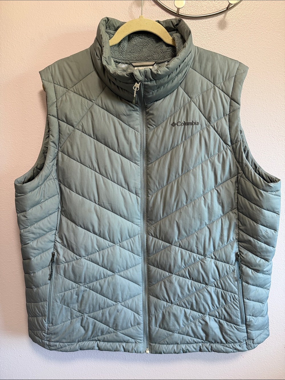 Columbia Women's Blue Gray Quilted Insulated Vest Omni-Heat